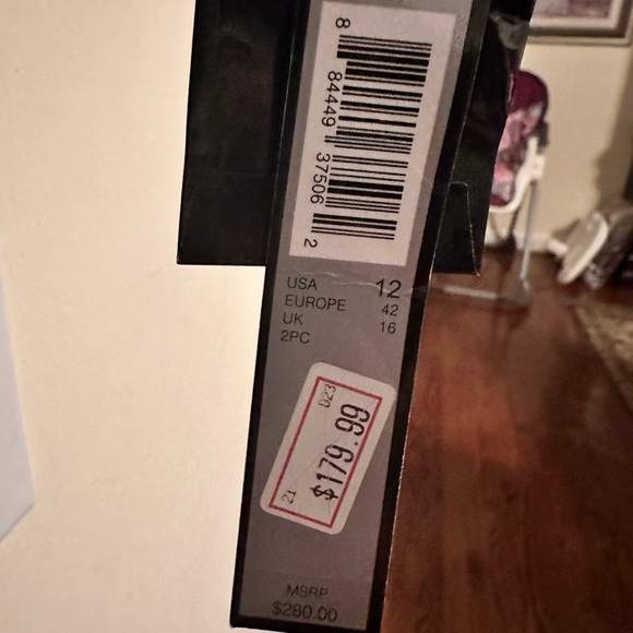 Beautiful Tahari by Arthur Levine Blazer EUC perfect for work - Picture 3 of 8